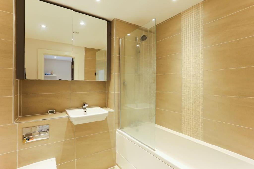 Idyllic Thames Riverside Apartment With Free Parking Isleworth Exterior foto