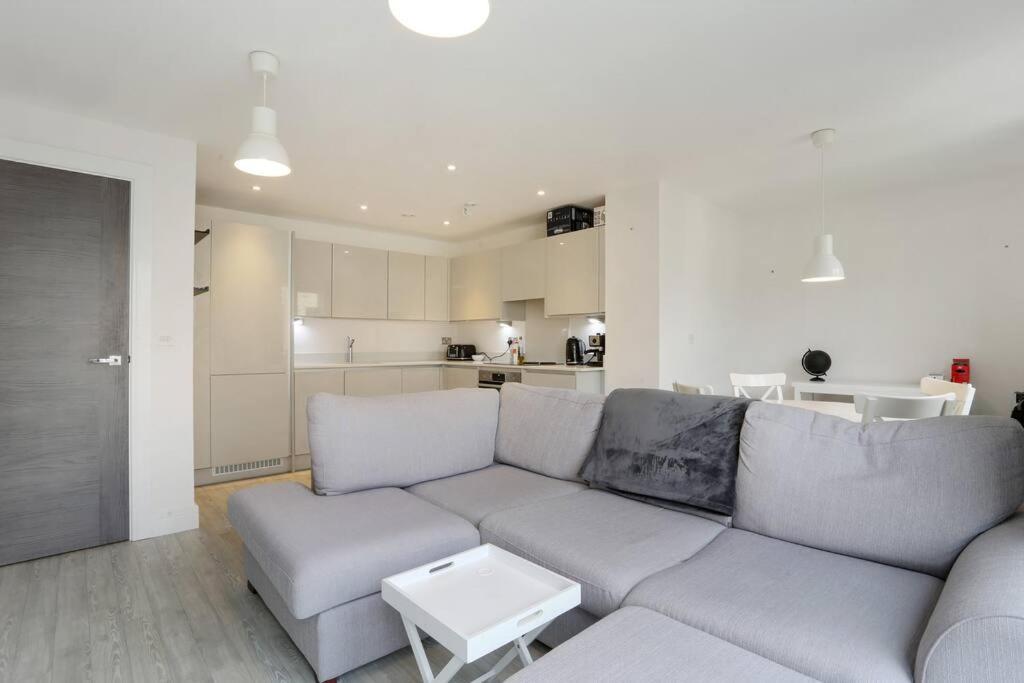 Idyllic Thames Riverside Apartment With Free Parking Isleworth Exterior foto